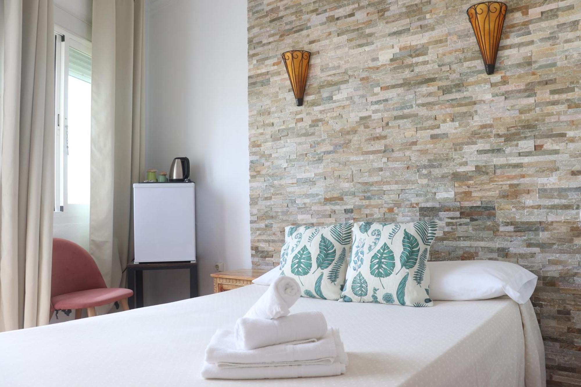 Hostal La Paloma II กัลเป ภายนอก รูปภาพ